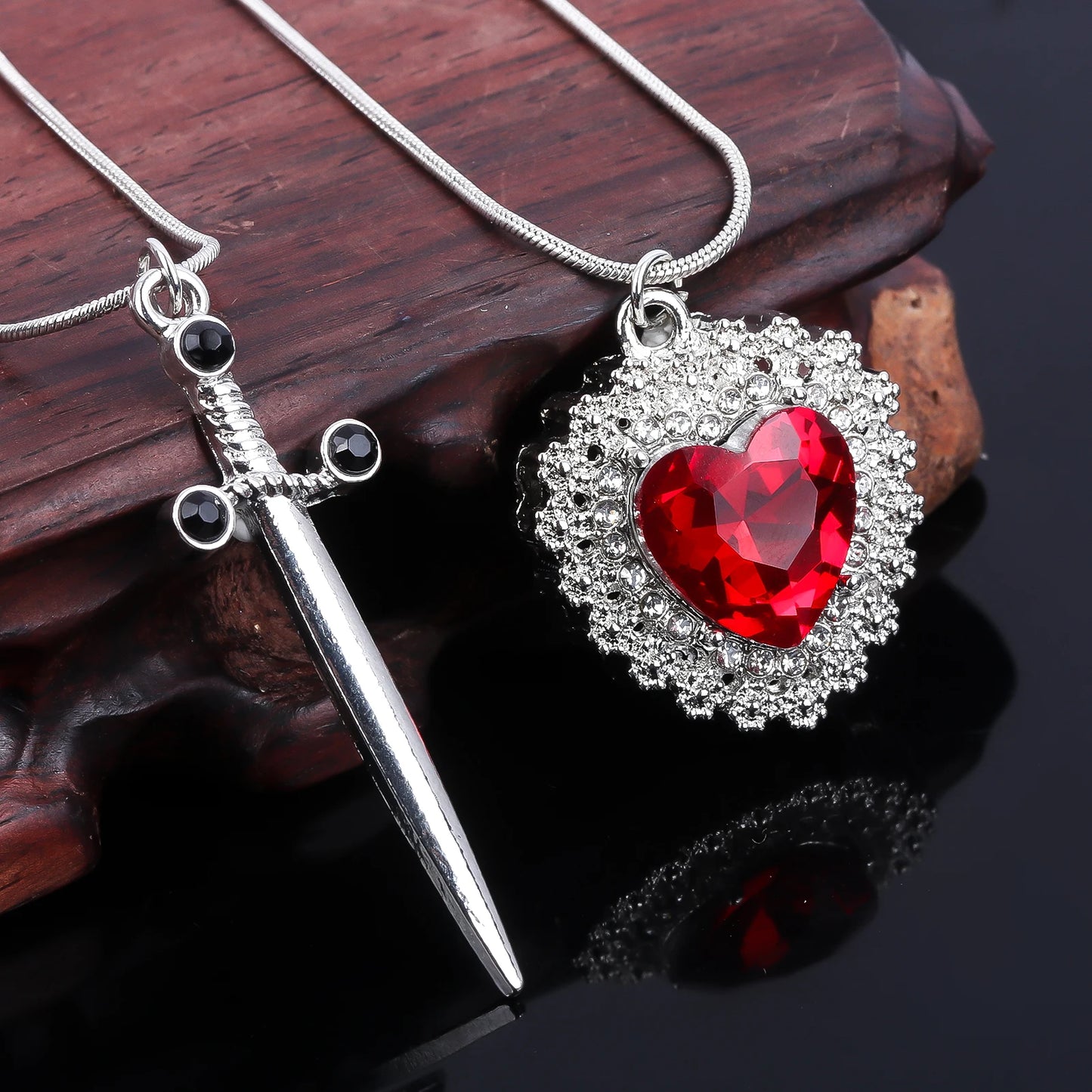 CADENAS DE PAREJA CORAZON CON ESPADA IRON PROMISE®